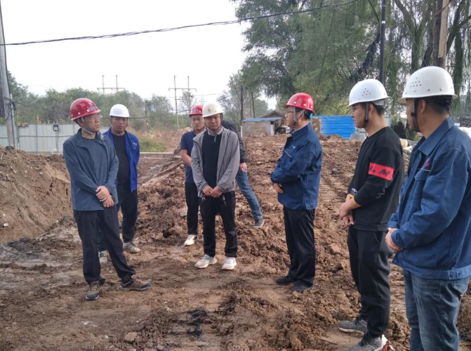 “國慶假日我在崗”——泓源公司檢查項目建設工作(圖2) “國慶假日我在崗”——泓源公司檢查項目建設工作(圖2)